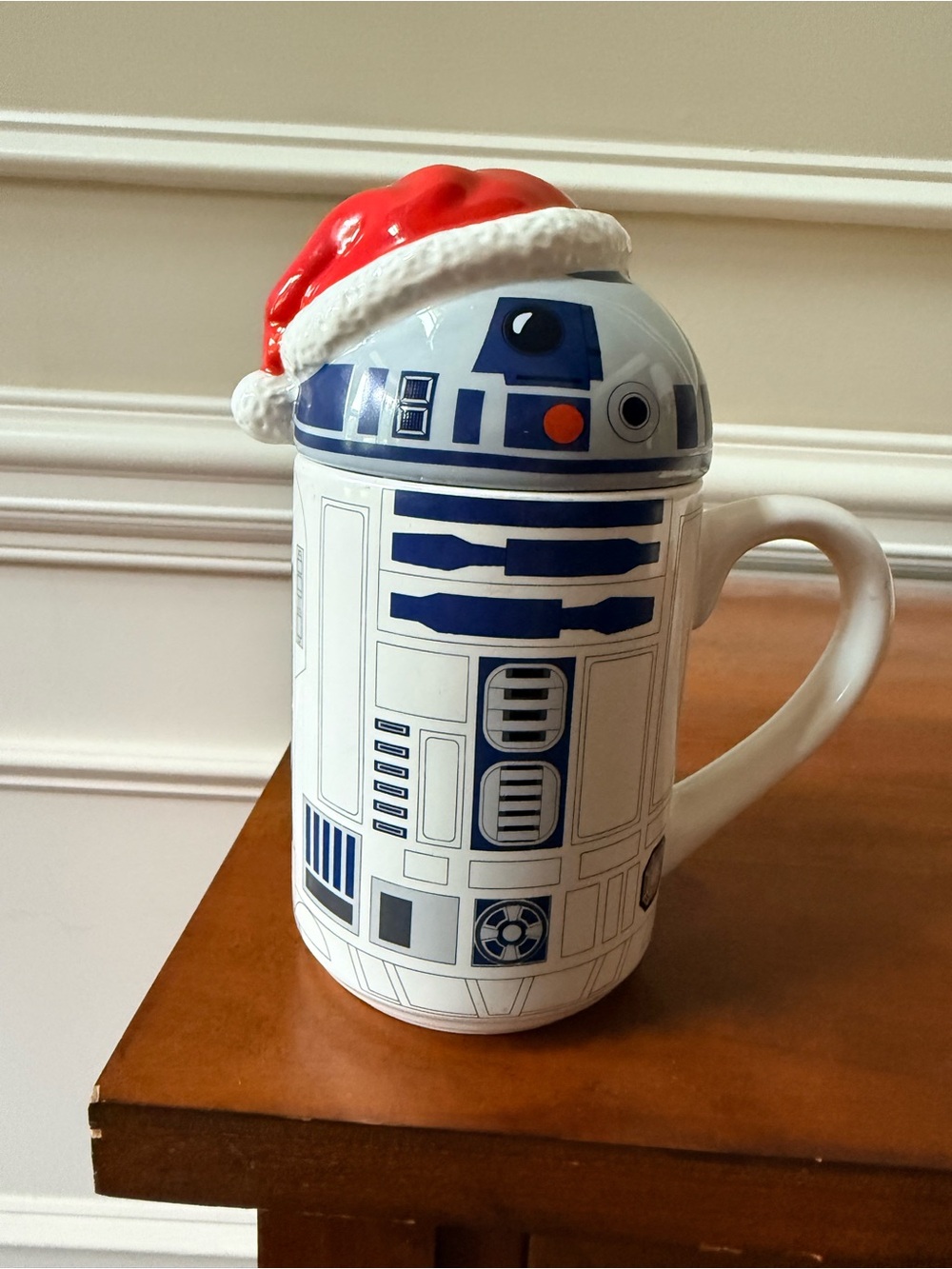 Hallmark Star Wars R2-D2 Christmas coffee mugs Force Awakens (no sound)